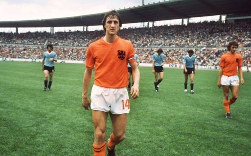 Johan Cruyff, durante un partido con la selección de Holanda