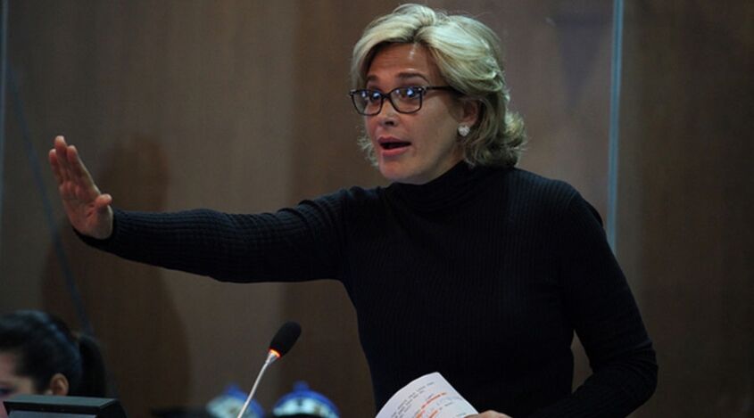 Verificación de datos: Cynthia Viteri