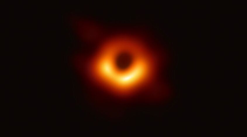 Primera imagen de un agujero negro, tomada en la galaxia Messier 87