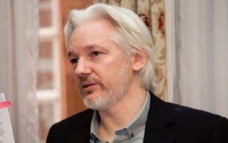 Ecuador le retira el asilo a Julian Assange