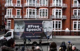 arrestan a Julian Assange en Londres