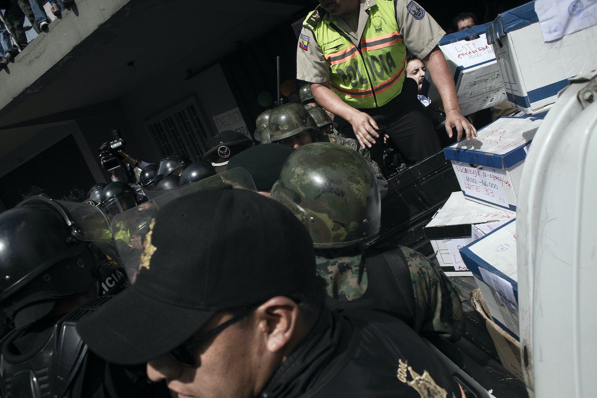 cajas con firmas por el Yasuní