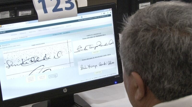grafotécnicos que eliminaron firmas de la consulta por el Yasuní