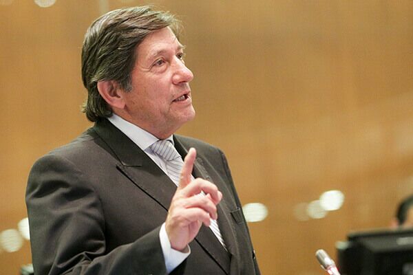 quién es César Rohón