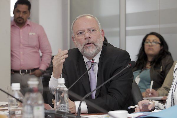 Carlos Pareja Yannuzzelli en el hospital