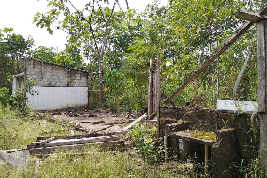 campamento minero destruido