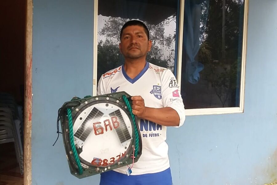 boya satelital de un plantado