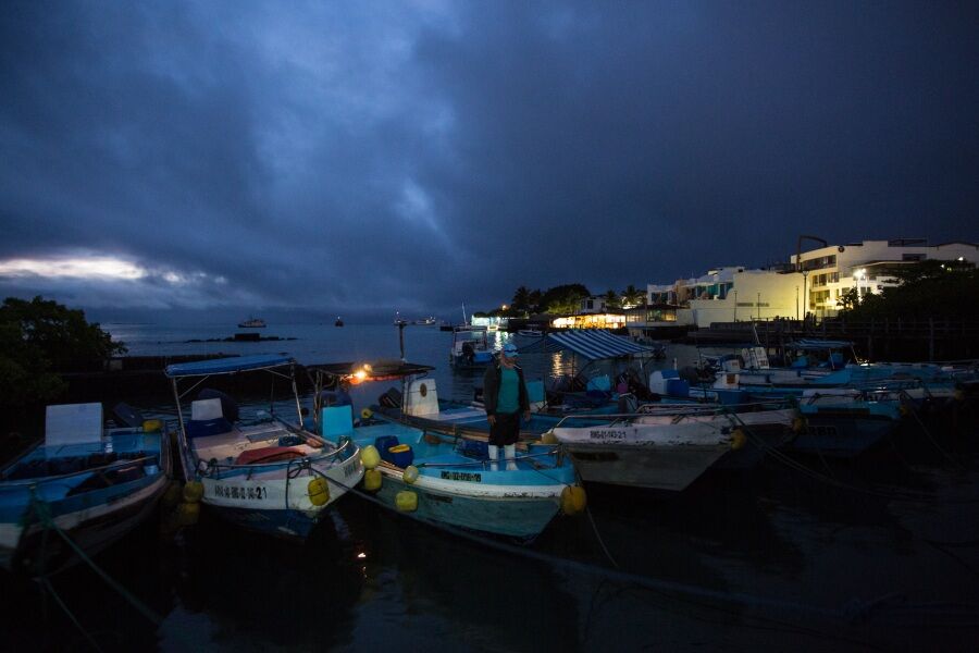 pescadores en Galápagos