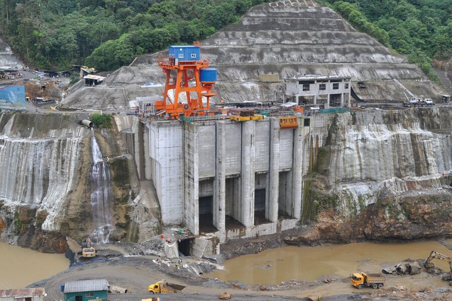 Coca Codo Sinclair, embalse compensador