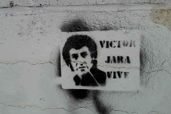 Stencil de Víctor Jara en las calles de Santiago.