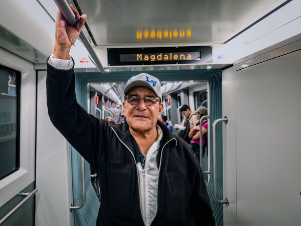 Miguel Paladines, pasajero en el metro de Quito.