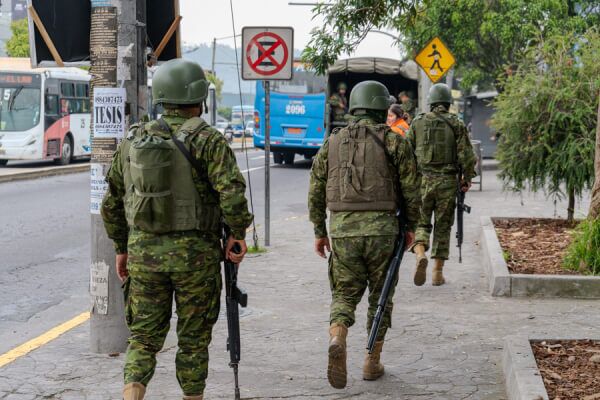decreto 111 militares