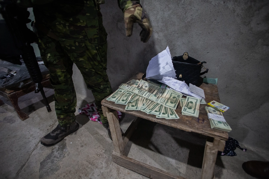 droga y armas en caletas en Durán