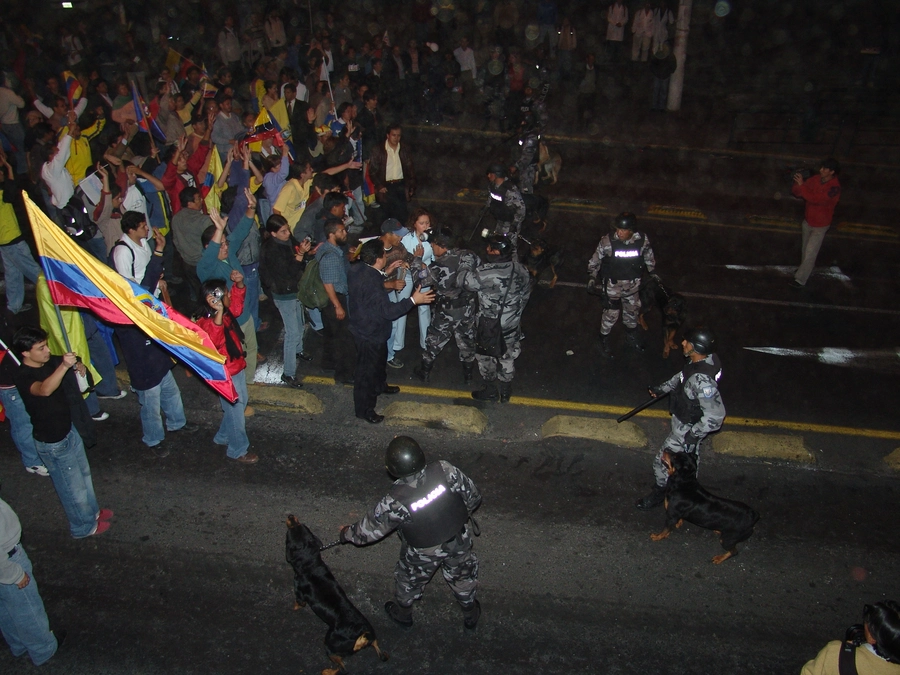 Manifestación en Quito, Ecuador, el 19 de abril de 2005