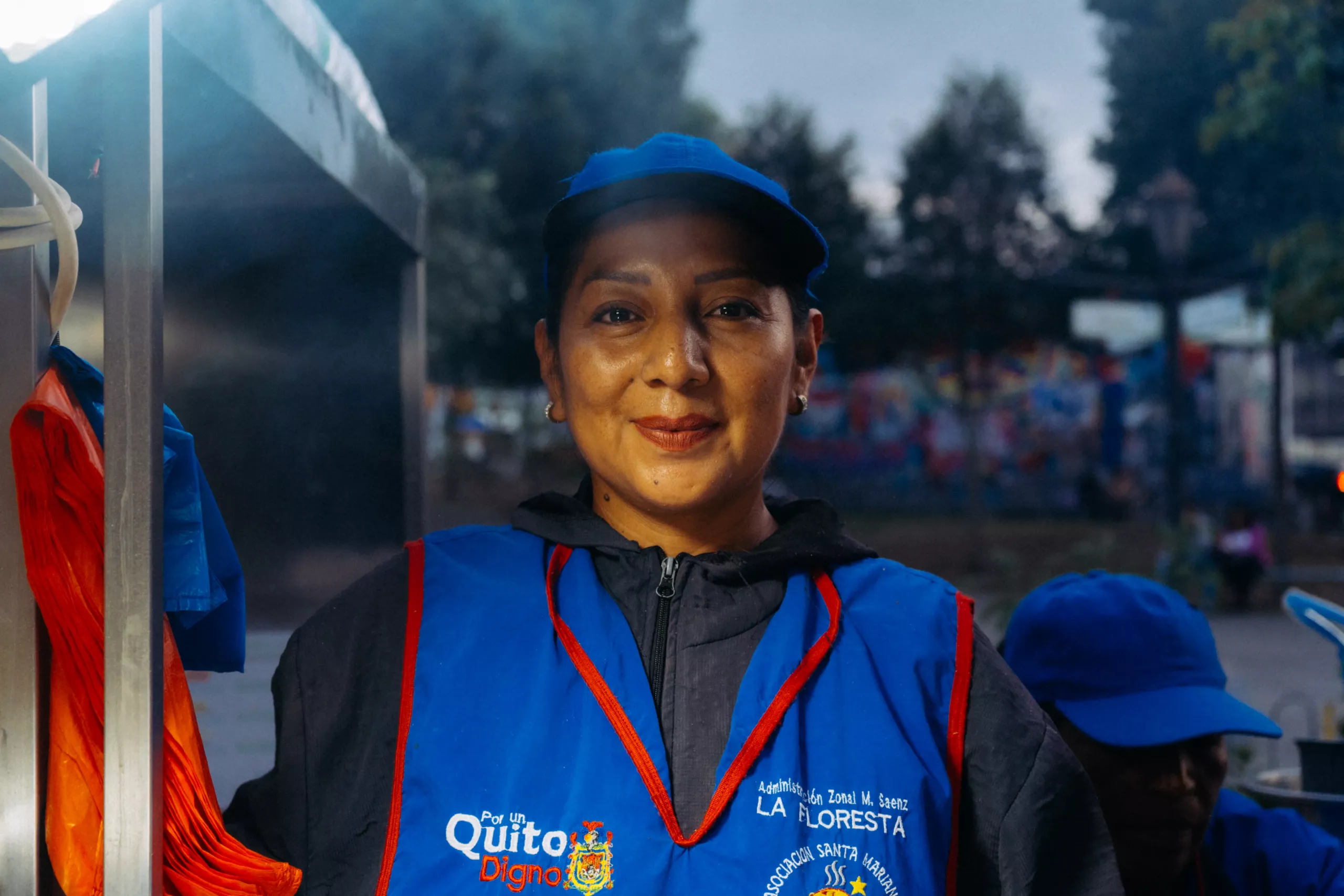 Sonriente, una de las mujeres que atienden en el parque de las tripas Sonriente, una de las mujeres que atienden en el parque de las tripas