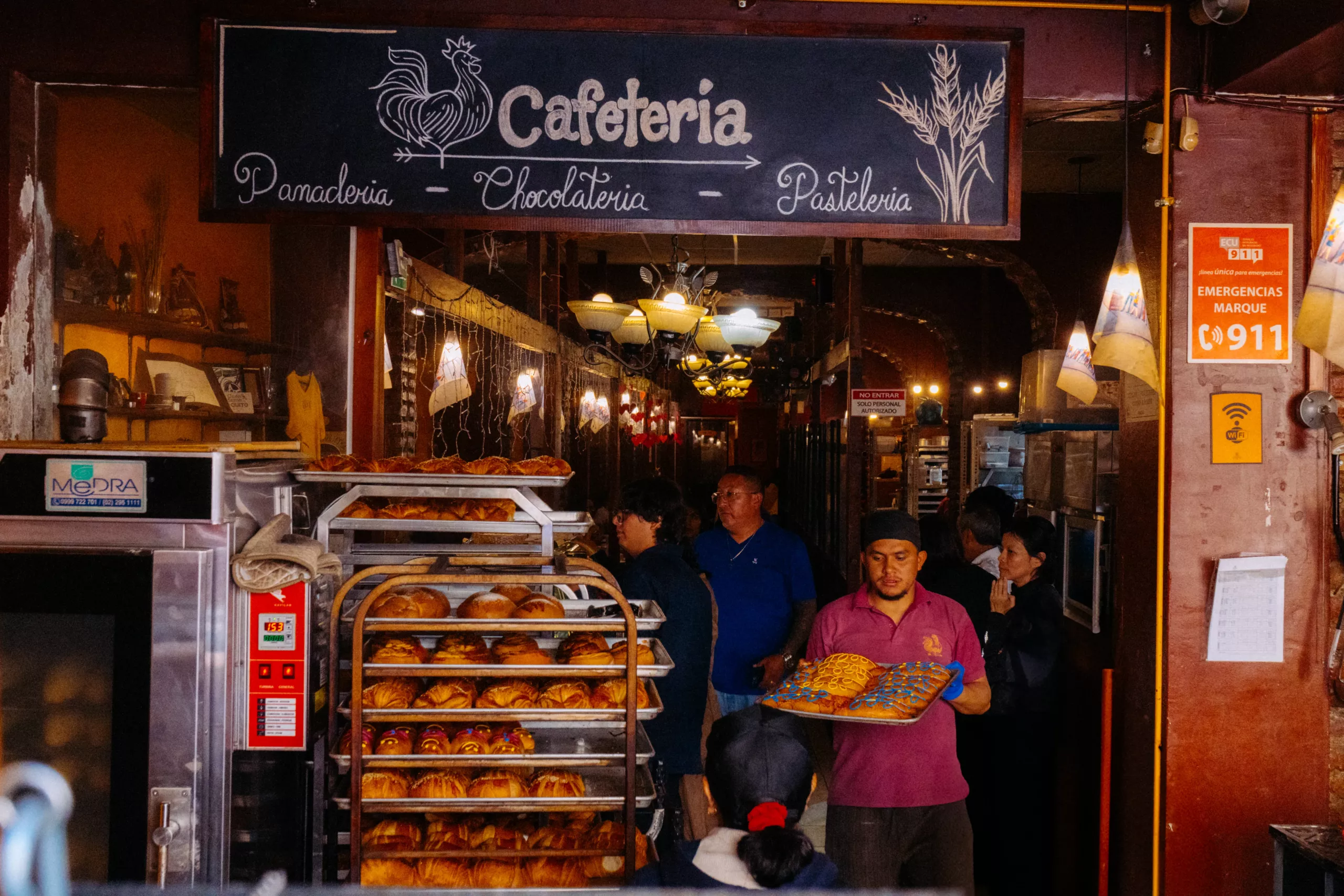 Siempre hay pan, desayunos y cola para entrar a En Dulce Siempre hay pan, desayunos y cola para entrar a En Dulce