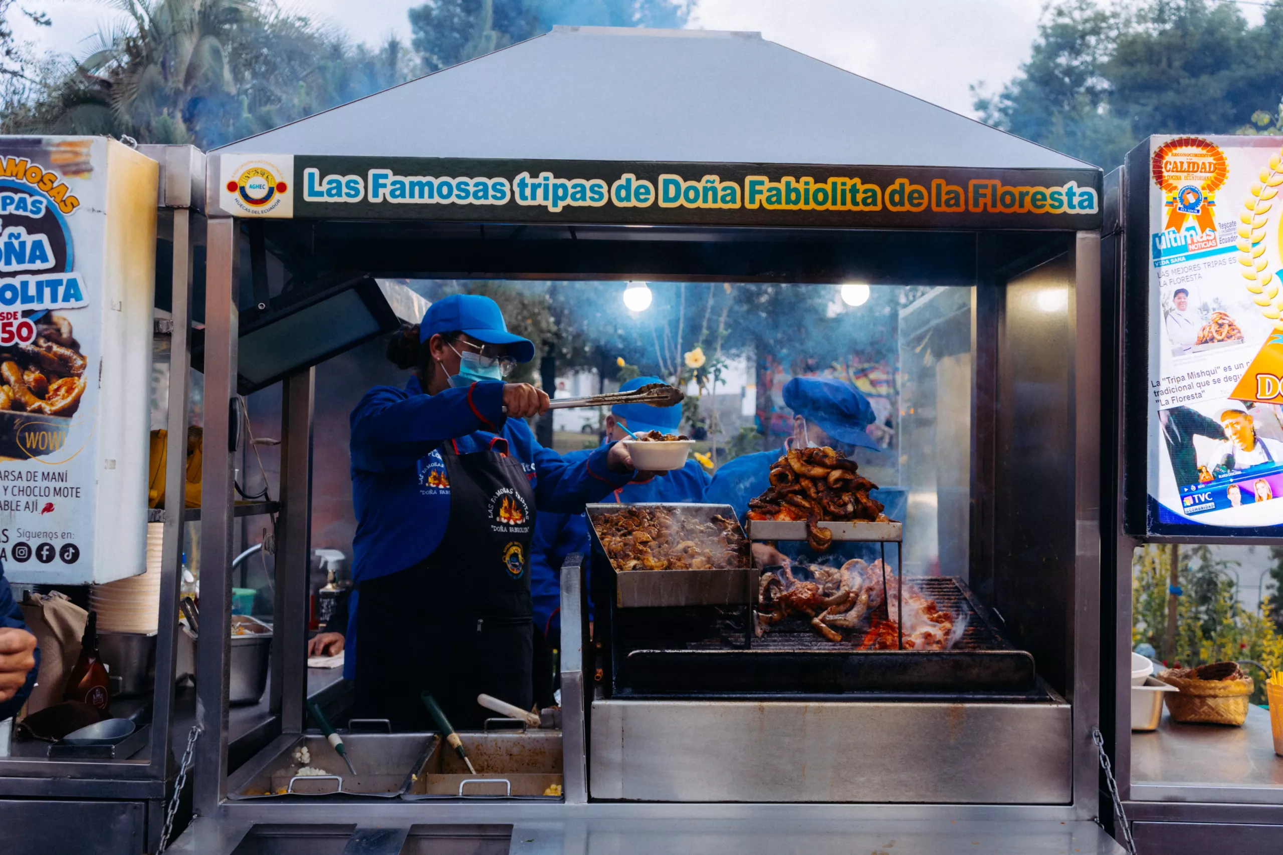 fritada, papas con cuero, menudo los puestitos del parque de las tripas