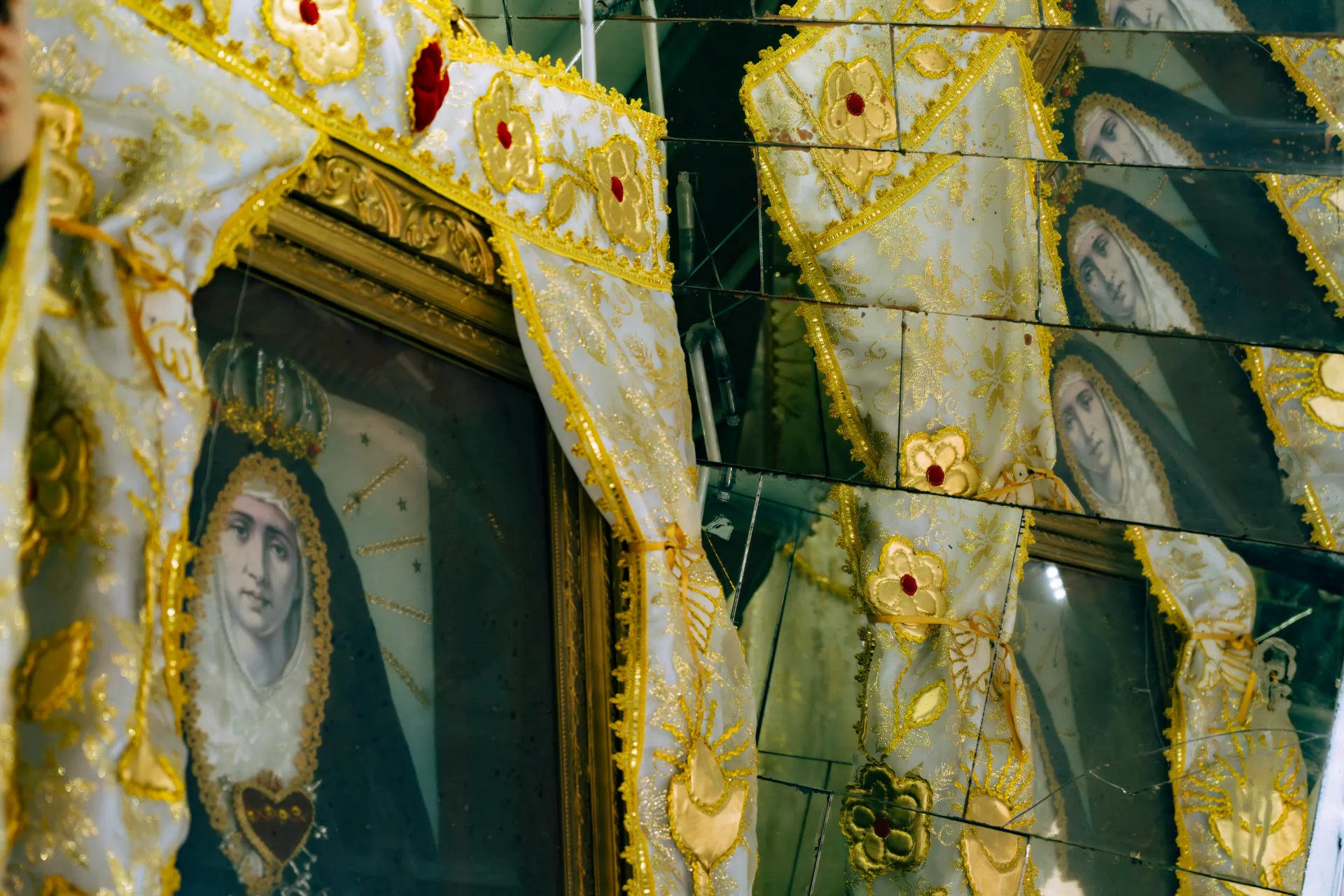 La Dolorosa, con su corazón siete veces apuñalado La Dolorosa, con su corazón siete veces apuñalado