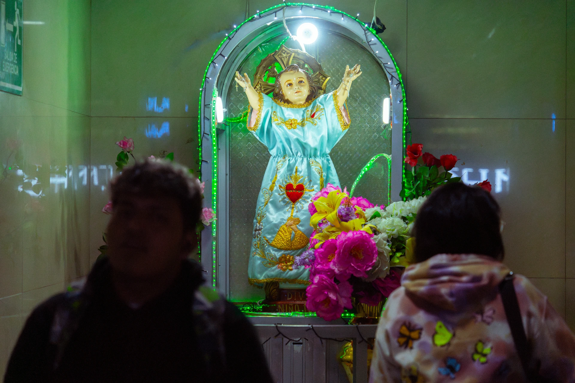 un altar en la estación un altar en la estación