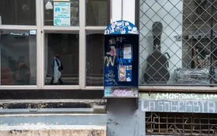 Una de las cabinas telefónicas en Quito