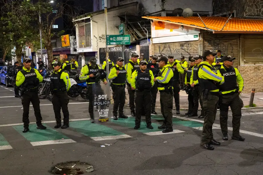 decenas de policías